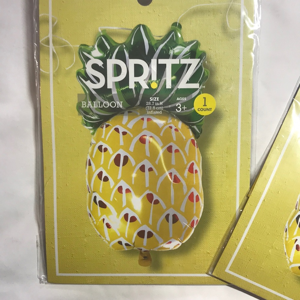 Spritz Pineapple Balloon 🍍 - Picture 2 of 5